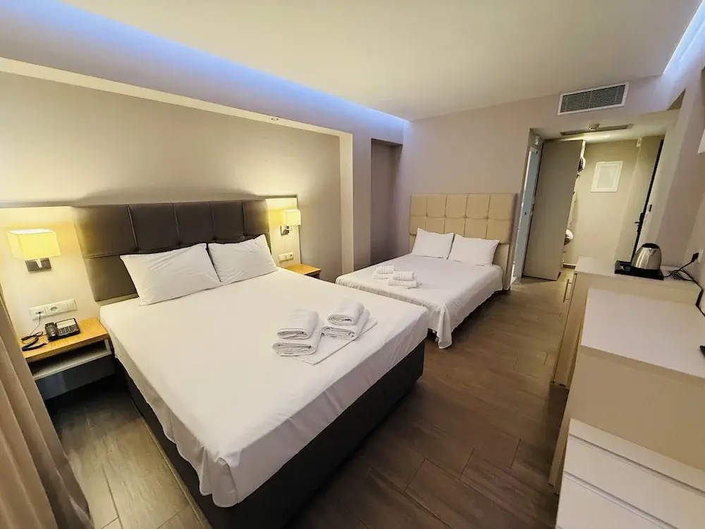 Deluxe Quadruple room with balcony
