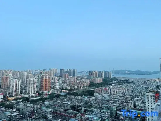 Cloud Cinema · Skyline View | City View Retreat