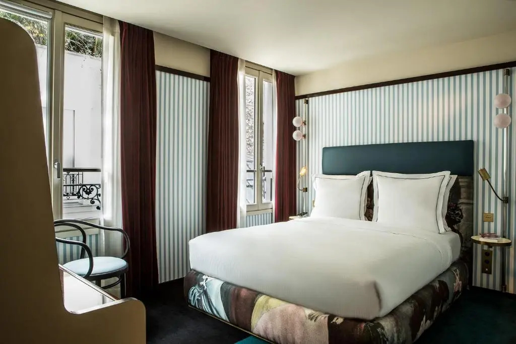 Hôtel du Rond-Point des Champs-Élysées 64
