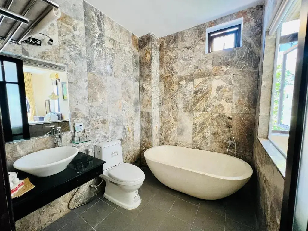 Deluxe Double room with balcony (full double bed)