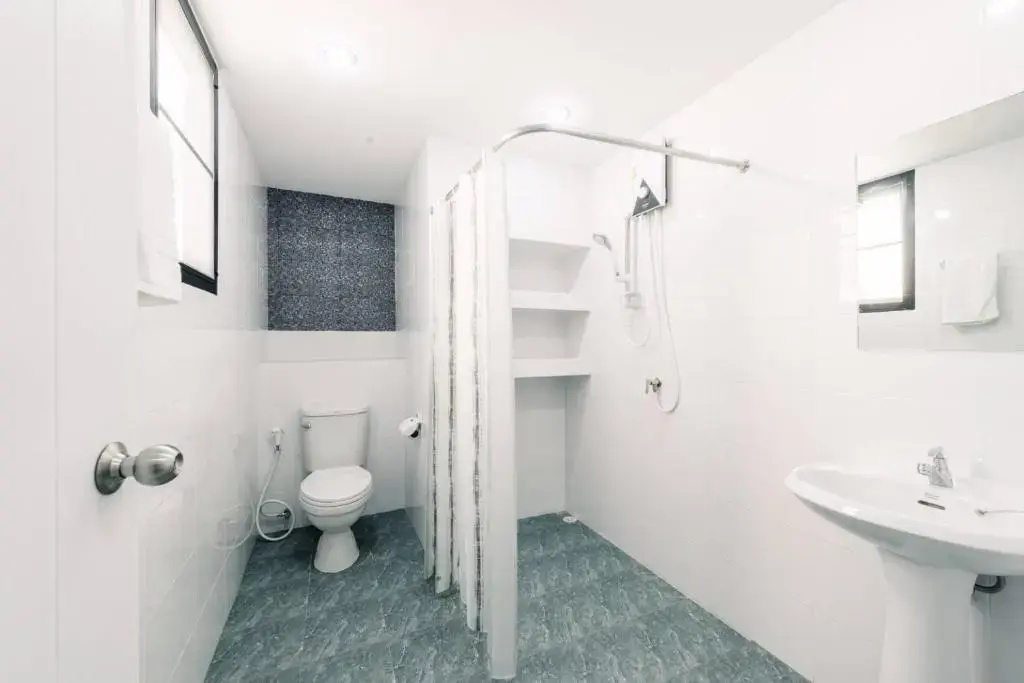 Standard Double room with balcony (full double bed)