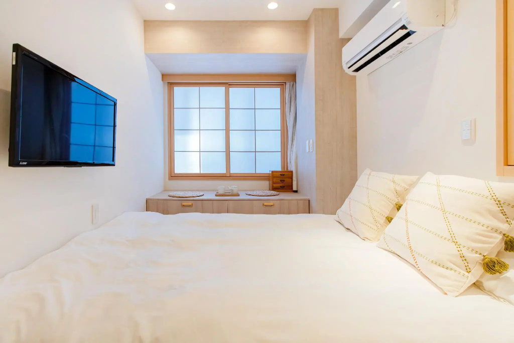 Standard Double room (full double bed)
