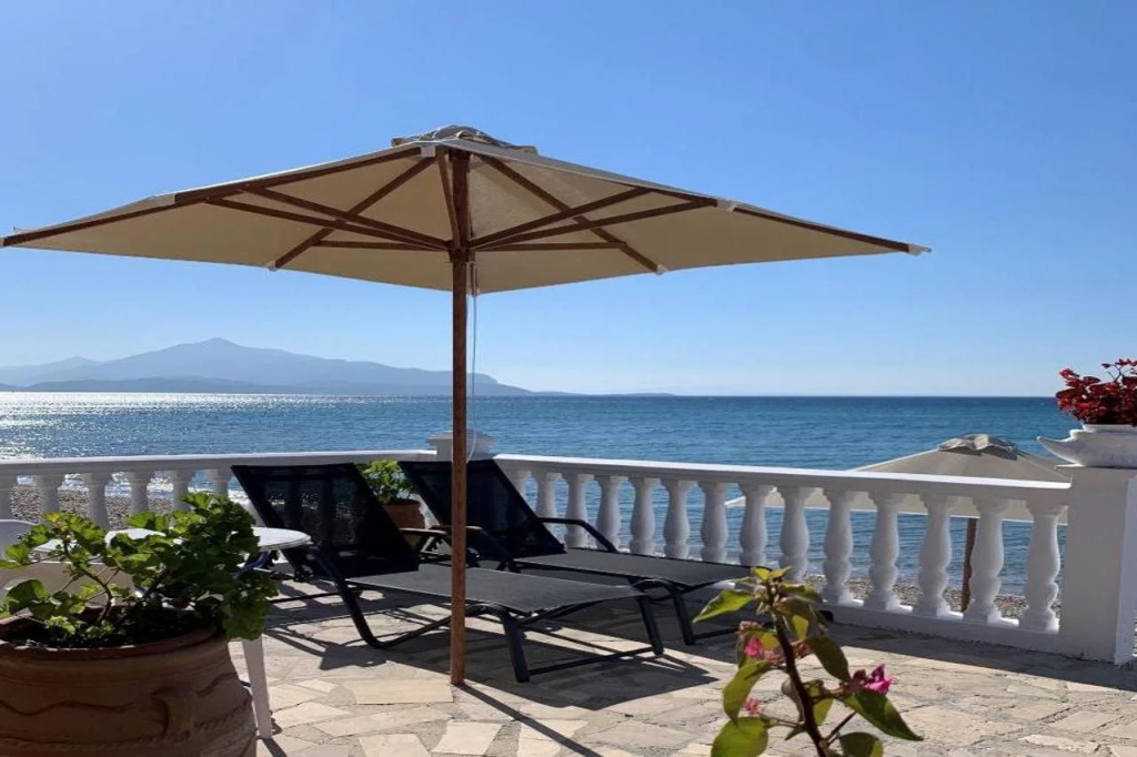 Potokaki Beachfront Hotel — 4