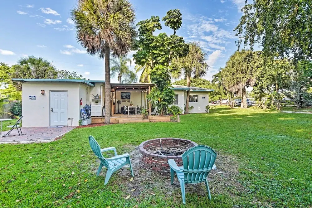 1 Block to Deerfield Beach: Studio w/ Fire Pit!