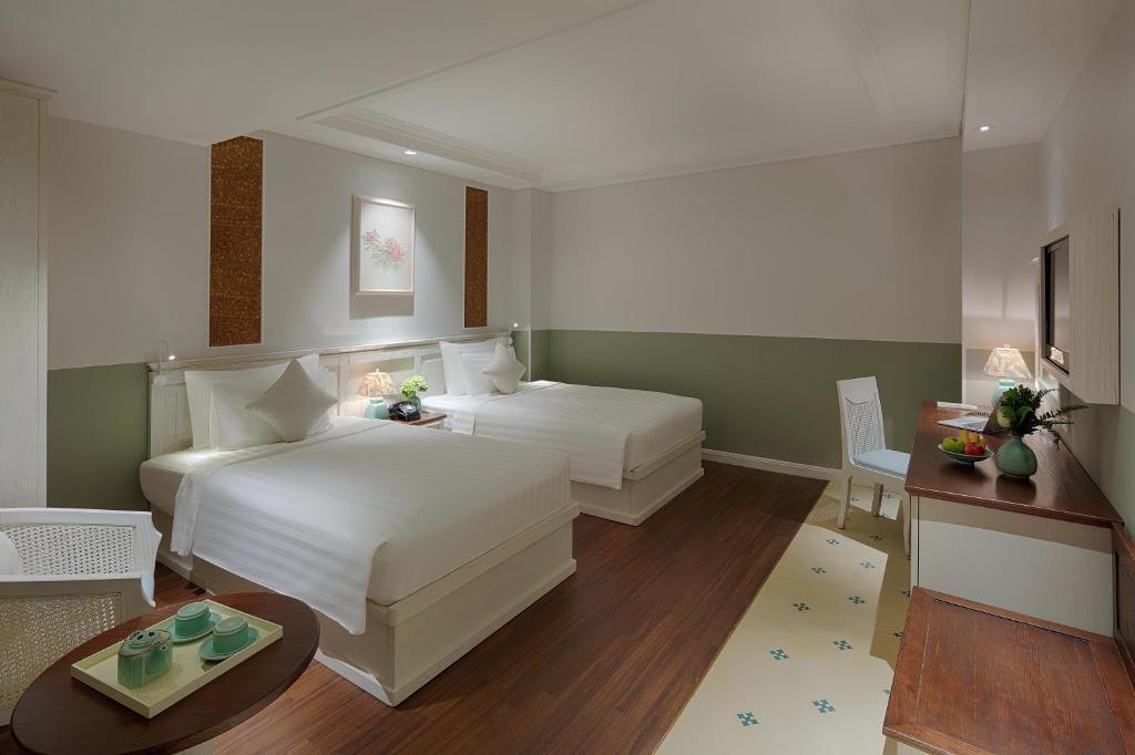 Au Lac Charner Hotel