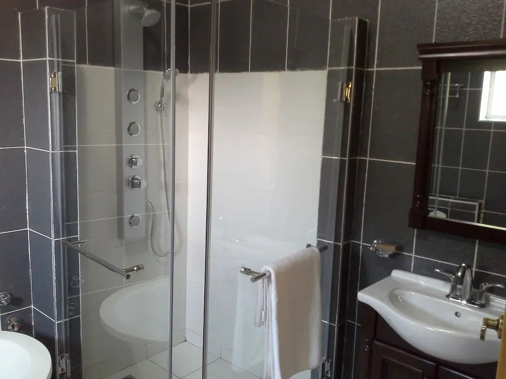 Tropical Enclave Hotel - Chambres