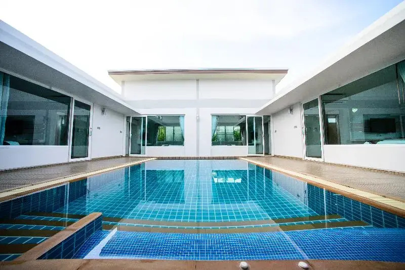 4 Bedrooms Villa with balcony