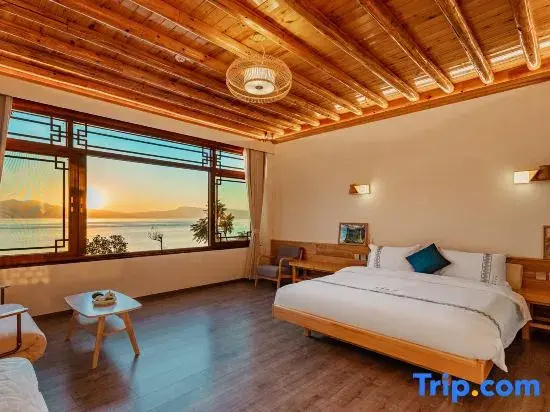 Standard Double room with lake view (full double bed)