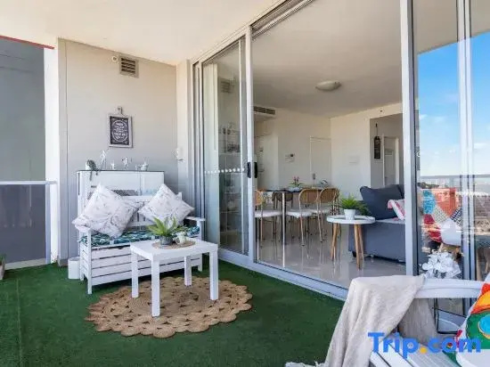 Lovely 2 Bed 2 Bath Apartment | Free Parking | Walk to Train