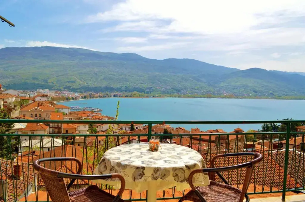 Family Apartment with balcony and with lake view