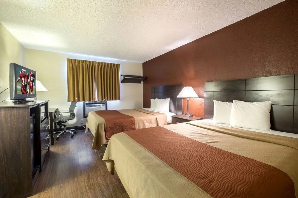 Rodeway Inn — 4