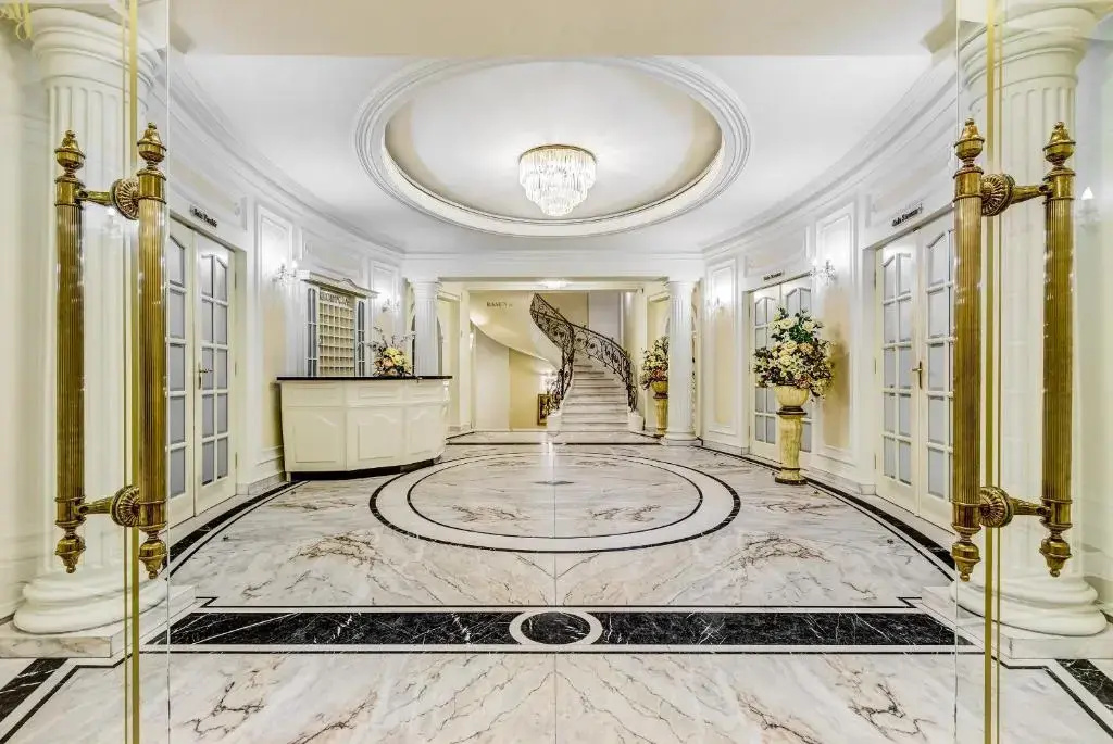 Lobby & Reception