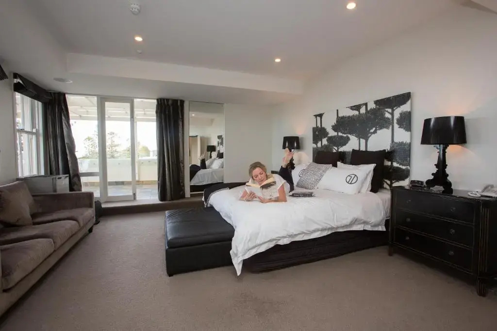 2 Bedrooms Apartment with sea view