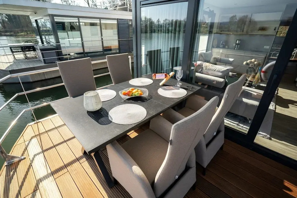 Schones Hausboot in Hoxter