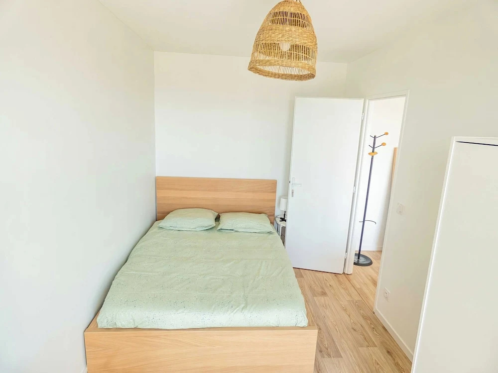 Voir la photo 1 — Private Room in a Shared Apartment - Bron