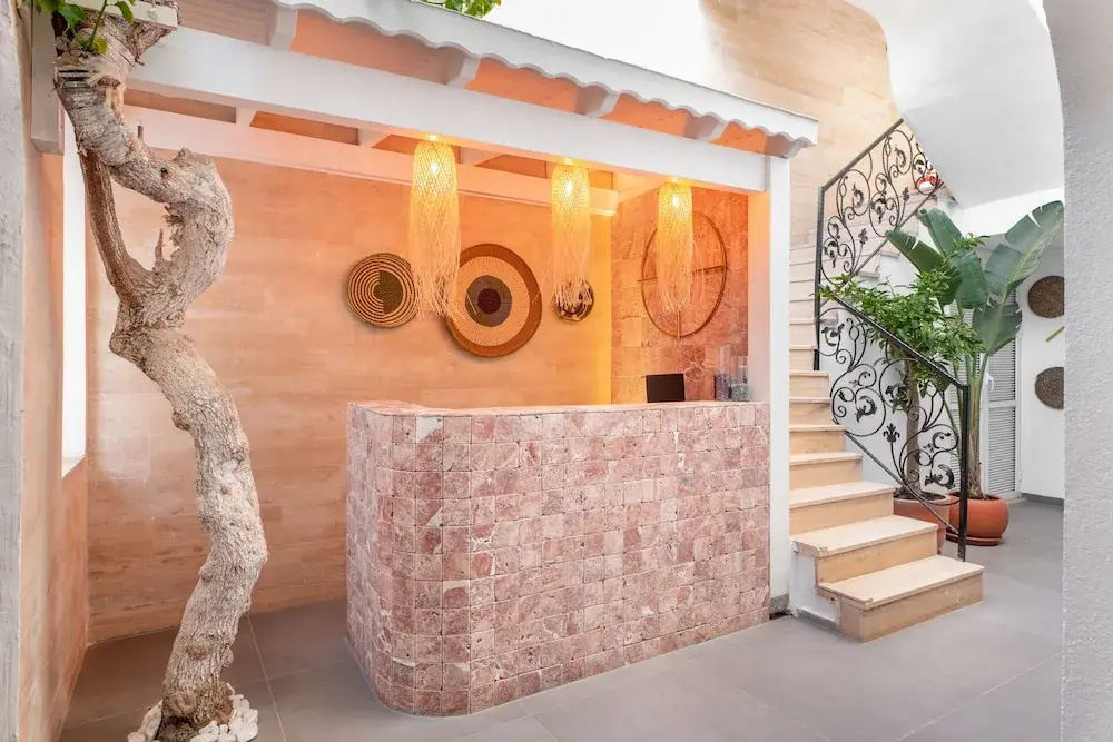 Lobby & Reception