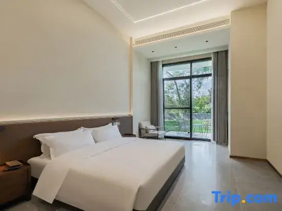 4 Bedrooms Suite with courtyard view