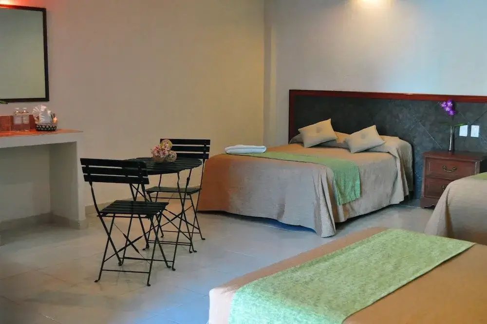 Standard Triple room