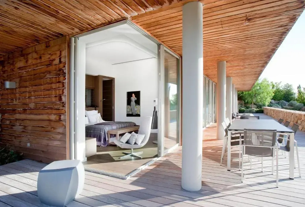 4 Bedrooms Villa