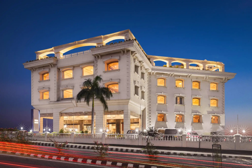 Fortune Inn Riviera Hotel