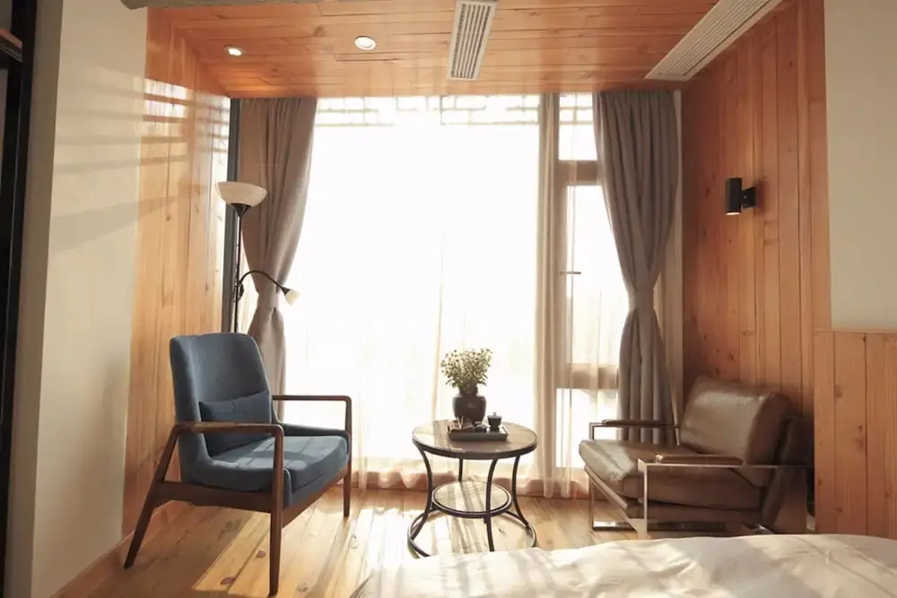 Lobby & Reception