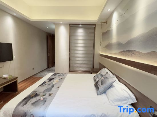 Superior Double room (full double bed)
