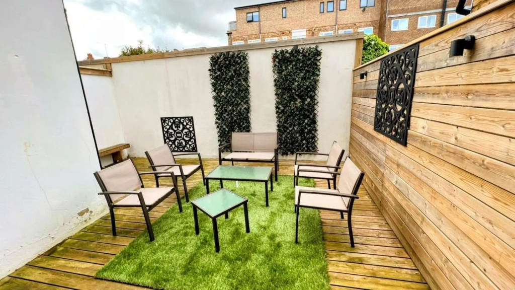 Surbiton Luxury Garden House 19A