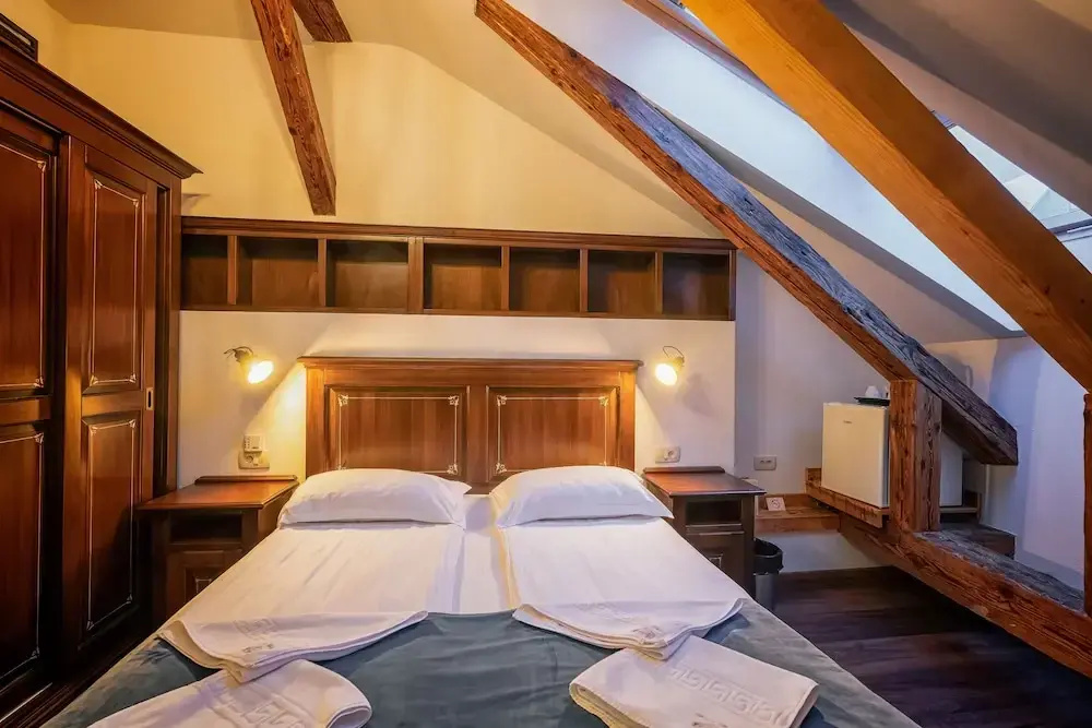 Standard Double room (full double bed)