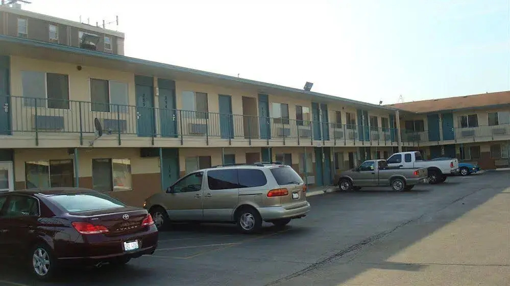 Travelinn Dekalb
