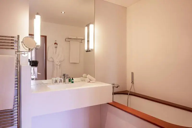 Superior Double room with city view (full double bed)