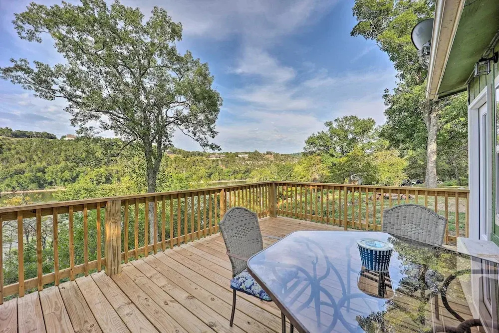 Private Eureka Springs Retreat w/ Hot Tub!