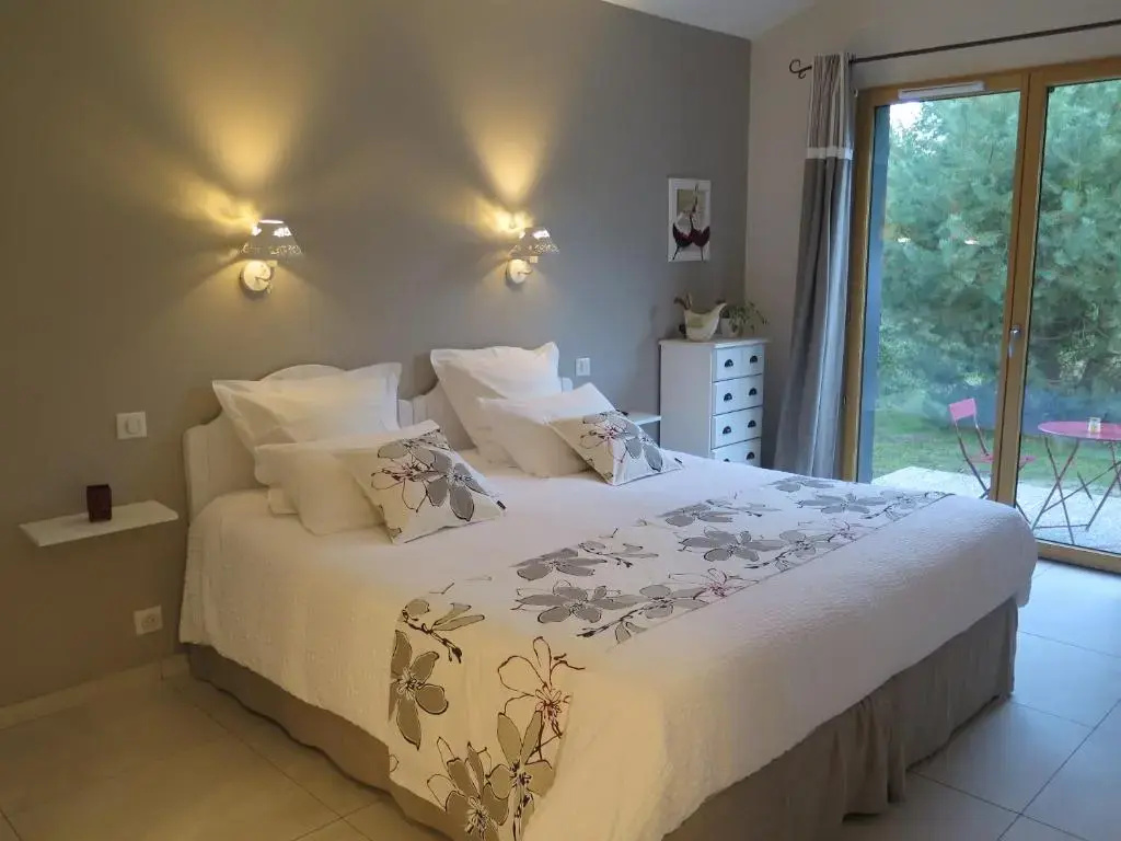 Standard Double room with garden view (full double bed)