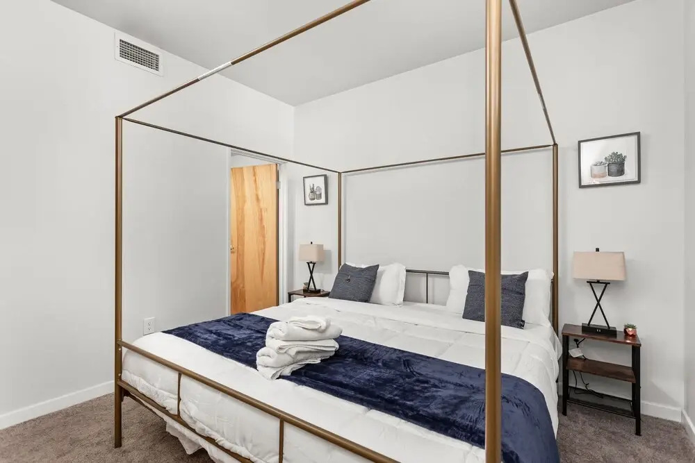 2BR/2BA In The Block Apartment by CozySuites — фото 3