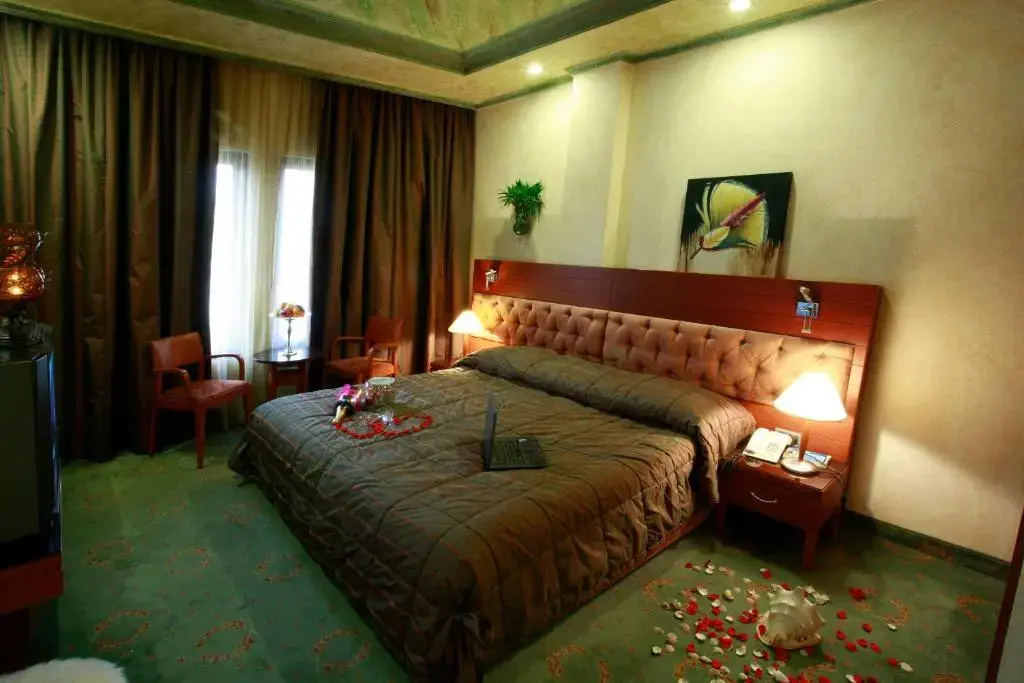 Deluxe Double room with balcony and with partial sea view (full double bed)