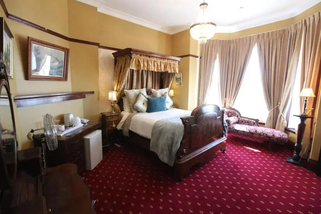Deluxe Double Suite (full double bed)