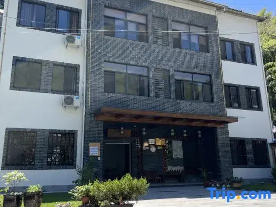 Xiaoqiao Liushui Renjia Chinese Inn
