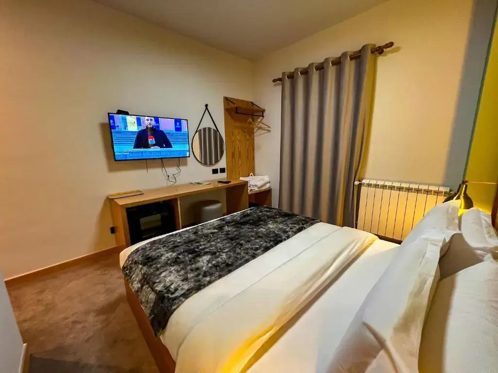 Standard Double room with balcony (full double bed)