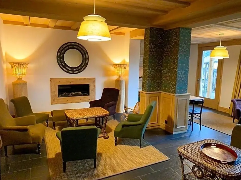 Lobby & Reception