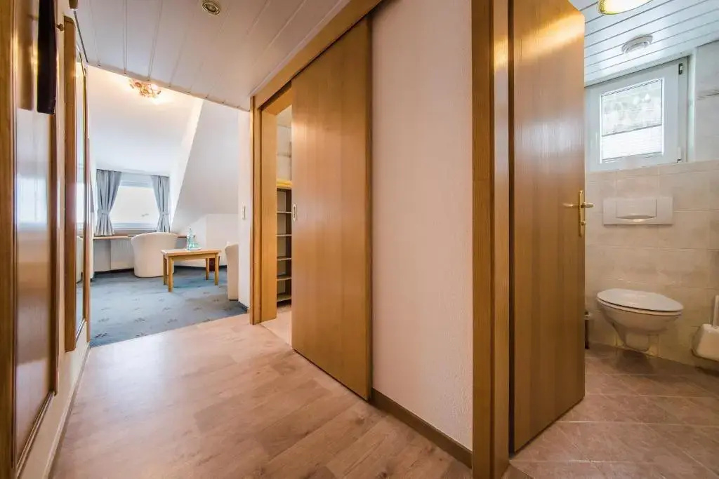 Deluxe Double room with balcony (full double bed)