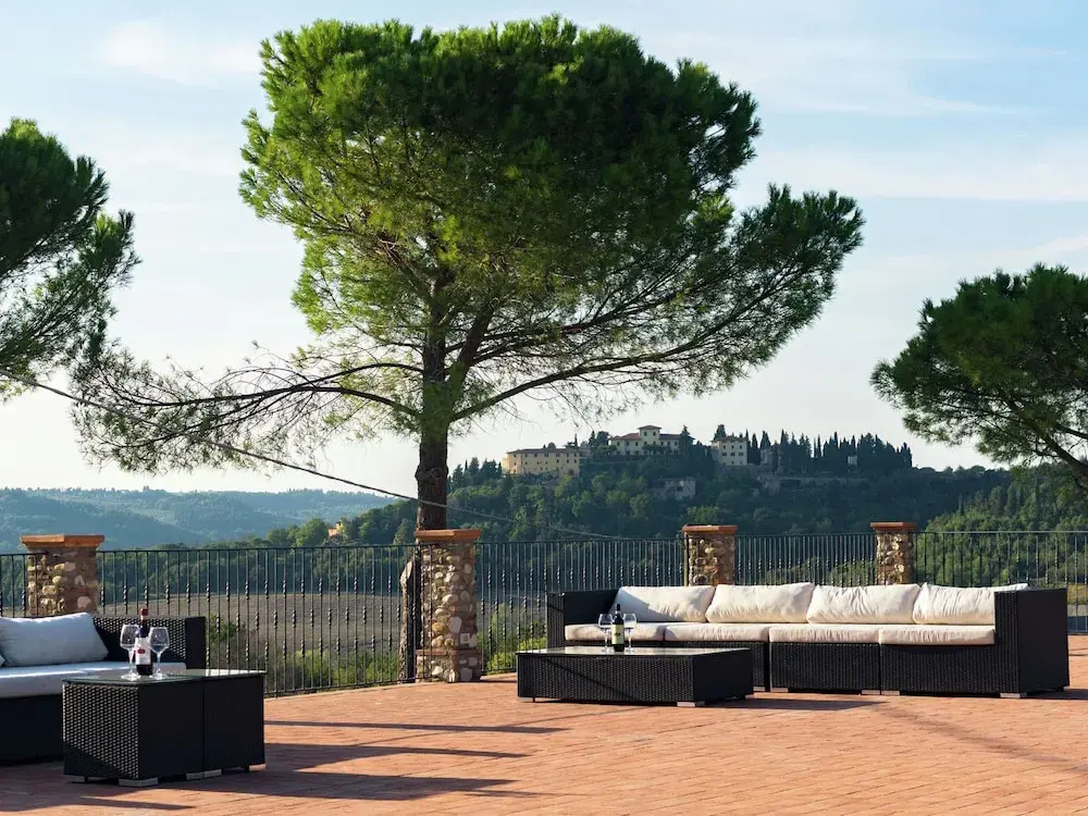 Splendid Farmhouse with Swimming Pool, Garden, Terrace, Bbq