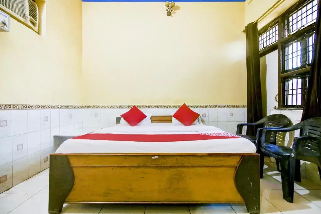 Raj Guest House by OYO Rooms