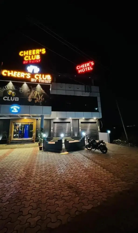 Cheers Club & Hotel