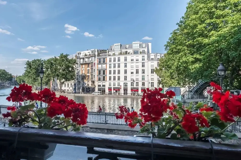 Classical-parisian Apartment on Canal Saint Martin
