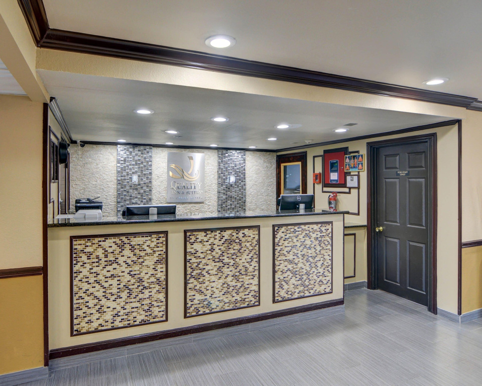 Lobby & Reception
