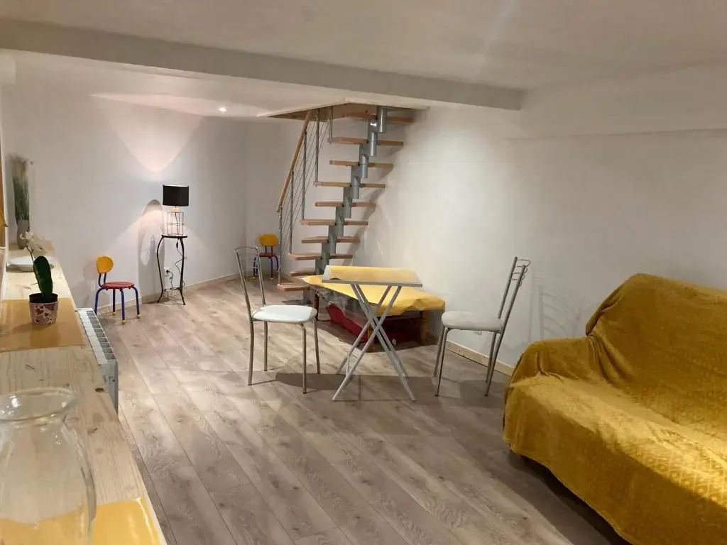 5 Bedrooms Cottage