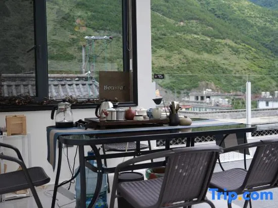 Jiu Mi Tang Qian Guesthouse (Zi Zhong Church Store)