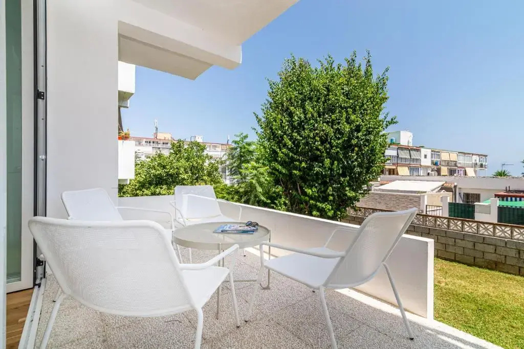 N&A Bellasombra 2BDR Recently Renovated Apt