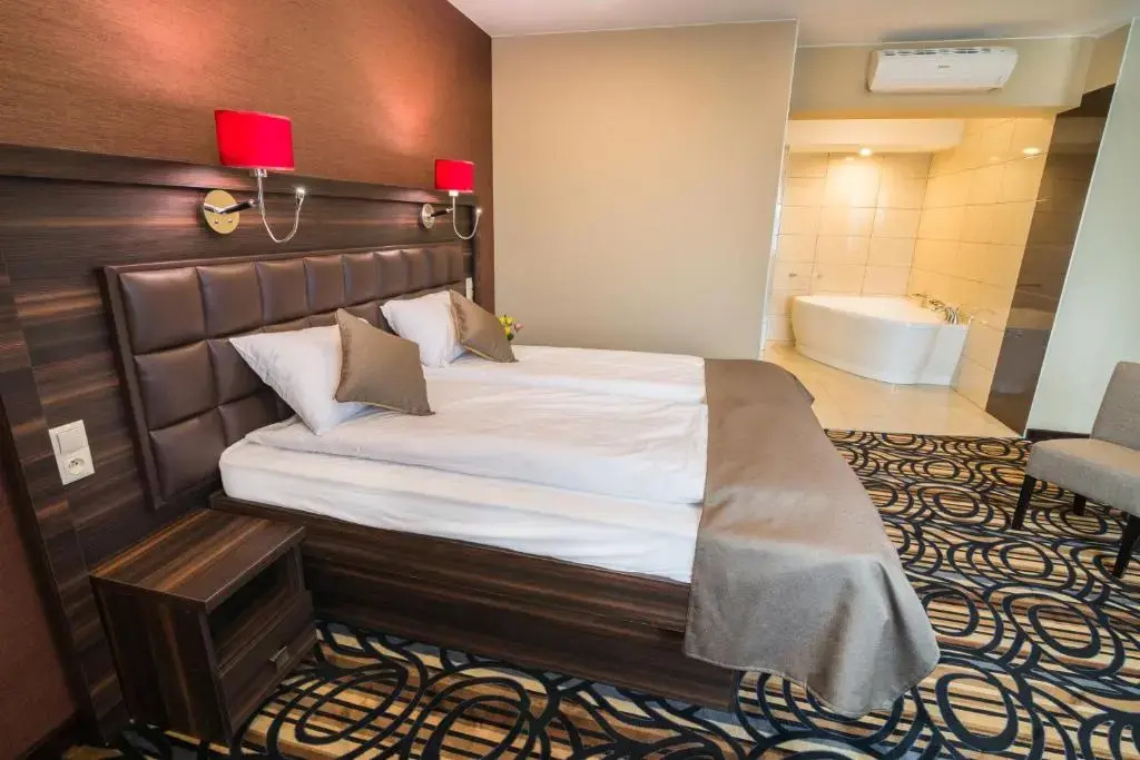 Double Suite (full double bed)