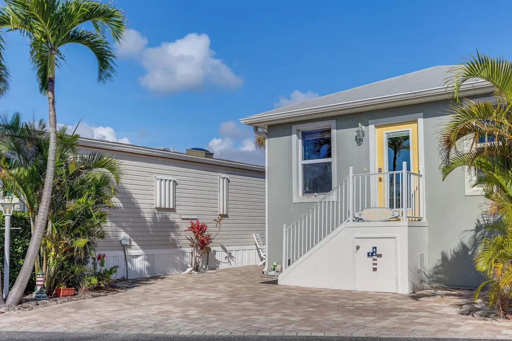 South Hutchinson Island Cottage w/ Beach Access!