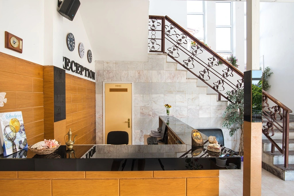 Lobby & Reception